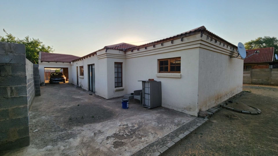 3 Bedroom Property for Sale in Lourierpark Free State